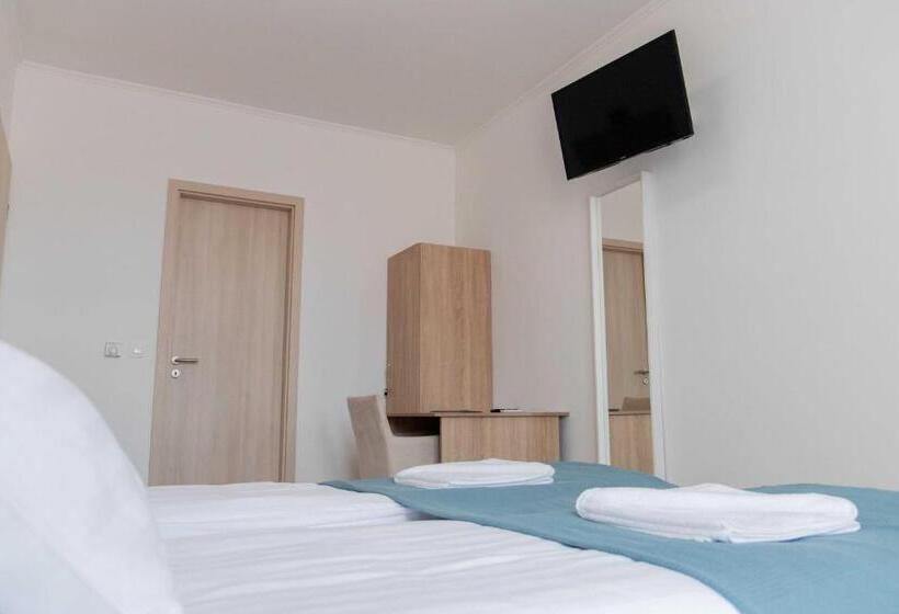 Номер Стандарт Вид на Сад, Farkas Villa