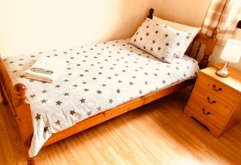 غرفة قياسية فردية, Inverthorn House