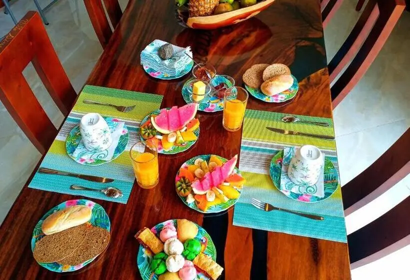 スタンダードトリプルルーム, Villa Simone French Ecolodge