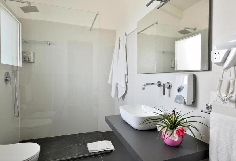 דירת חדר סופריור, Sa Omu Bianca 2