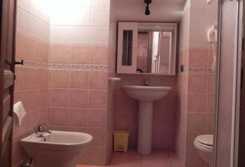 스탠다드 트리플 룸, Le Vieux Rascard Chambres D Hotes