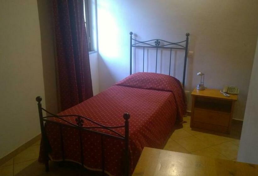 غرفة قياسية فردية حمام مشترك, Locanda Nonno Puin