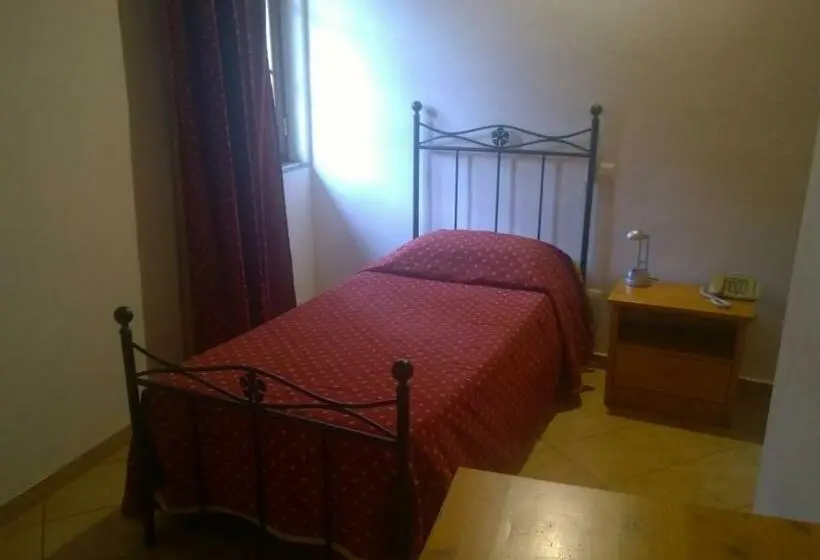 Standard Yhden Hengen Huone Jaettu Kylpyhuone, Locanda Nonno Puin