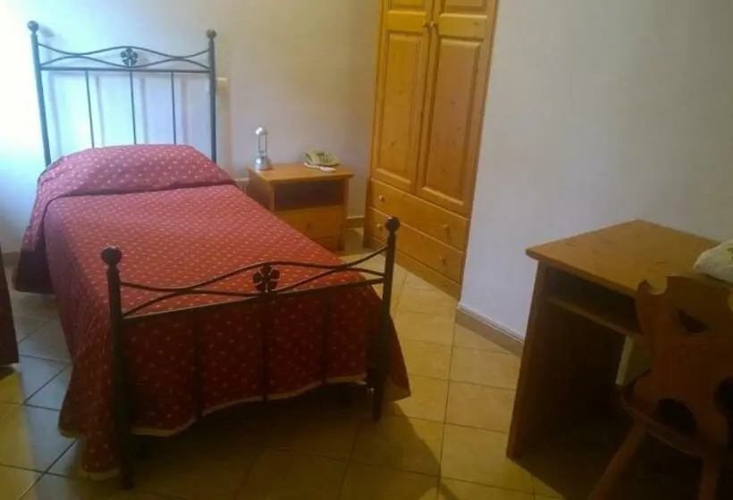 Standard Yhden Hengen Huone Jaettu Kylpyhuone, Locanda Nonno Puin