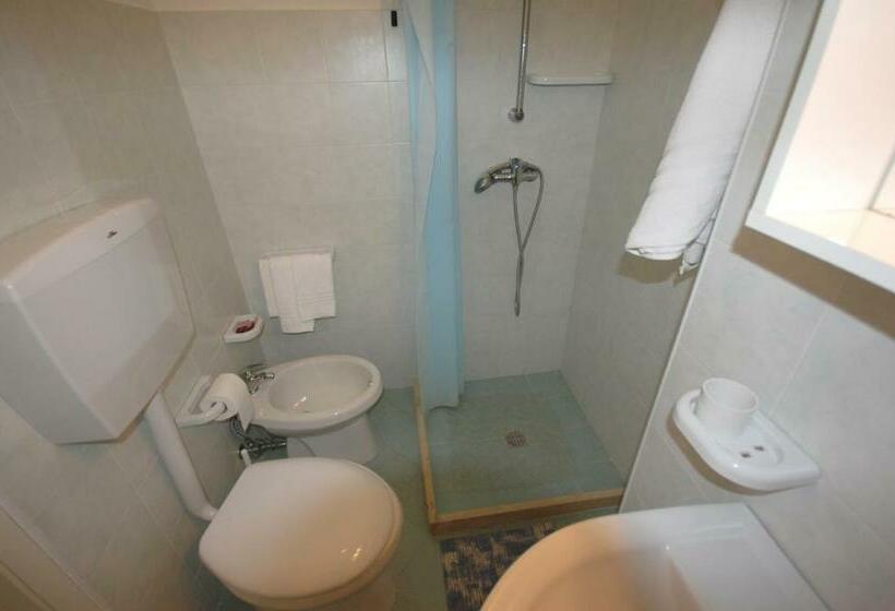 חדר סטנדרט לשלושה, Albergo Del Santuario