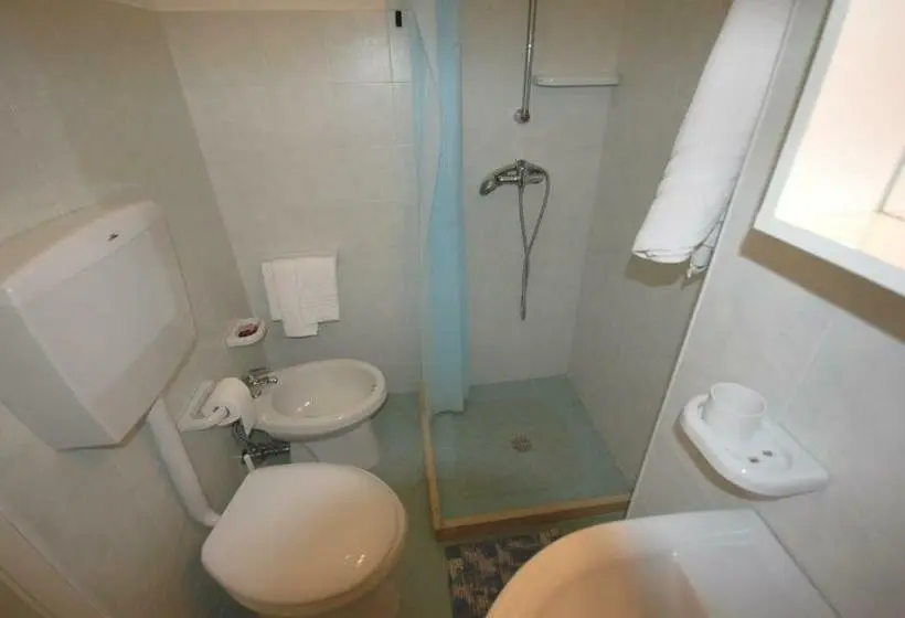 スタンダードトリプルルーム, Albergo Del Santuario