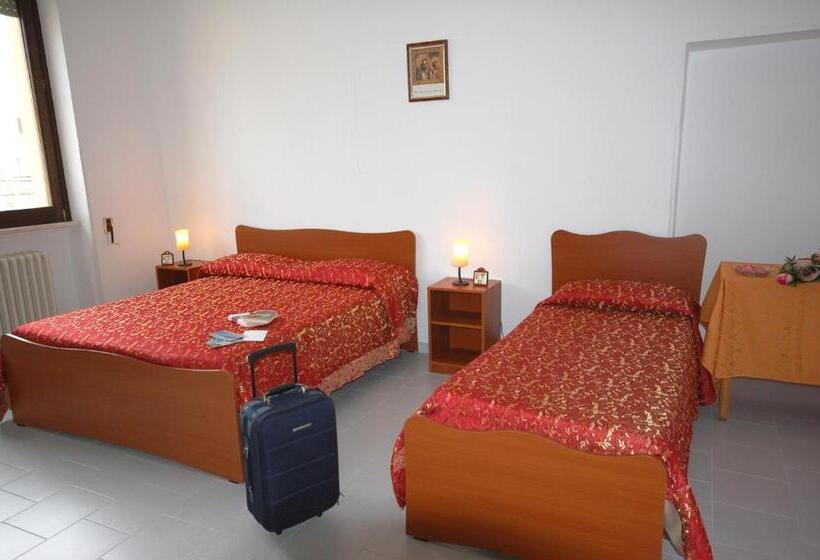 Четырехместный Номер Стандарт, Albergo Del Santuario