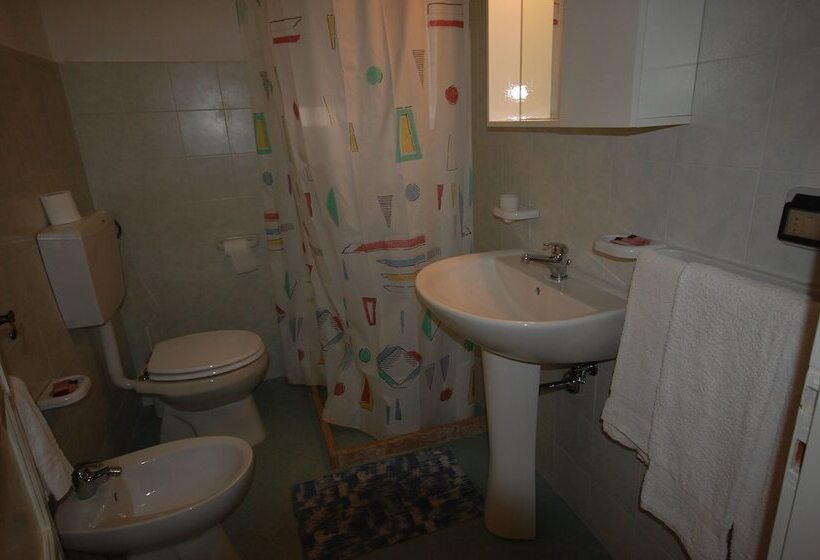 חדר סטנדרט לשלושה, Albergo Del Santuario