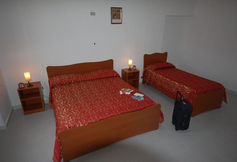 חדר סטנדרט לשלושה, Albergo Del Santuario