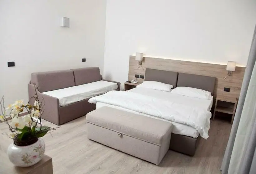 スタンダードトリプルルーム, Albergo Grobberio
