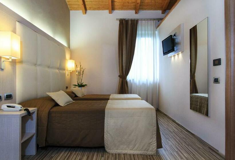 Номер Стандарт Трехместный, Antica Locanda Del Villoresi