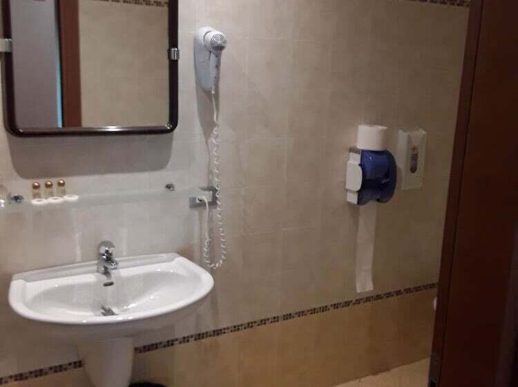 חדר סטנדרט לשלושה, Bellaria