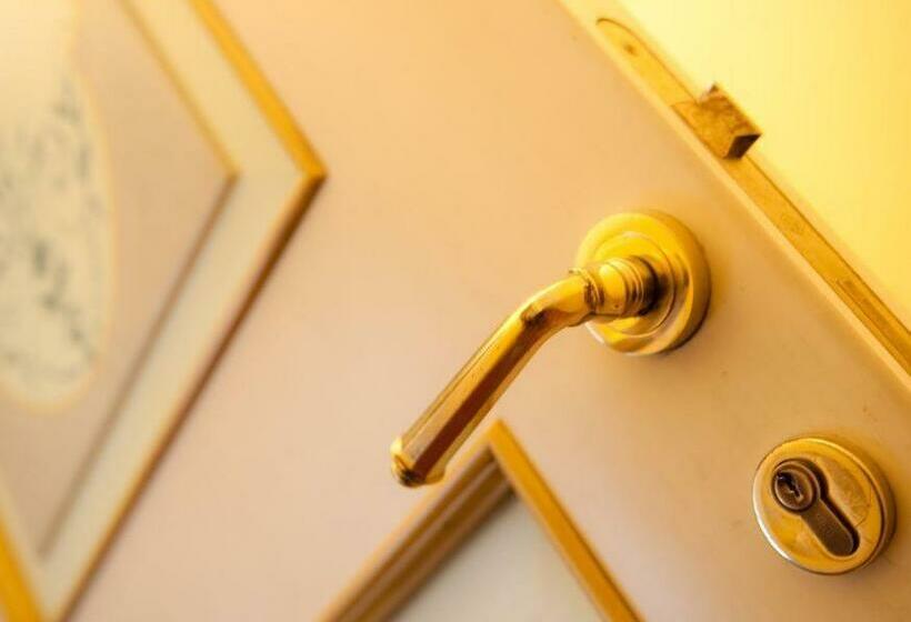 חדר סטנדרט לשלושה, Camerlengo