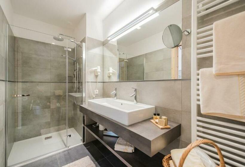 סוויטת ג'וניור נוף הרים, Dolomitenhof & Chalet Alte Post