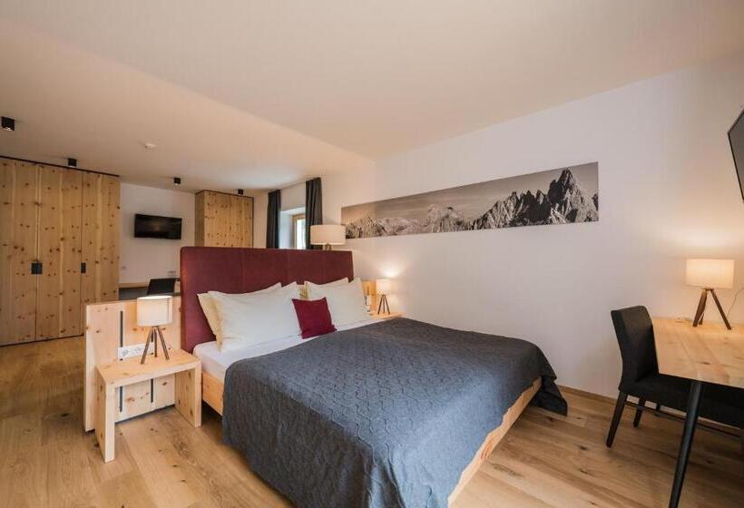 סוויטת ג'וניור נוף הרים, Dolomitenhof & Chalet Alte Post