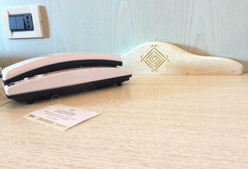 غرفة قياسية, I Ginepri