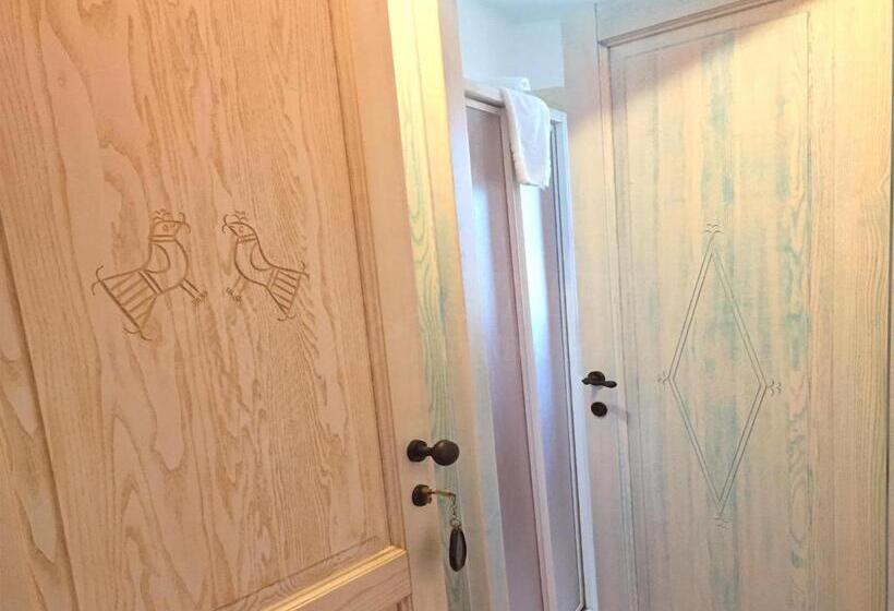 غرفة قياسية مطلّة علي حمام السباحة, I Ginepri