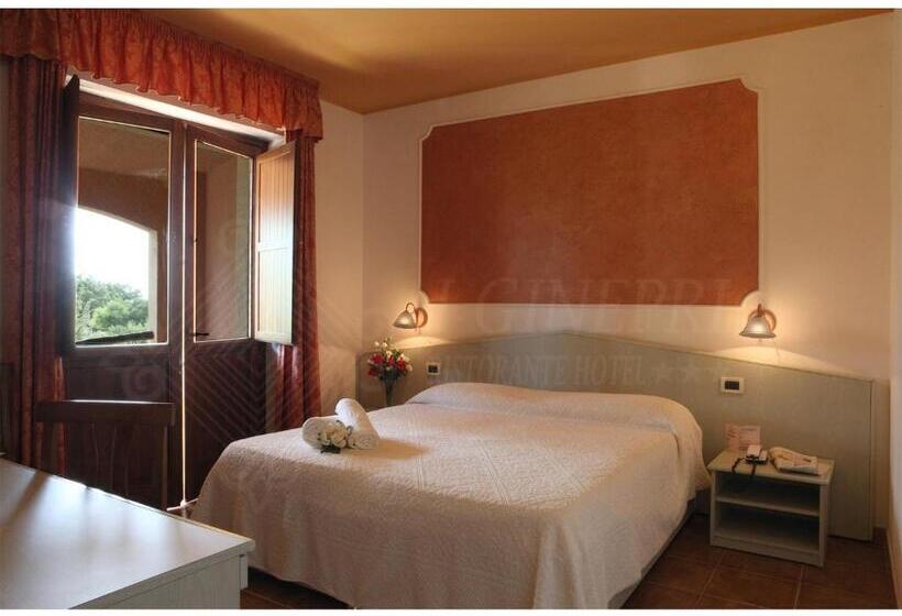 غرفة قياسية مطلّة علي حمام السباحة, I Ginepri