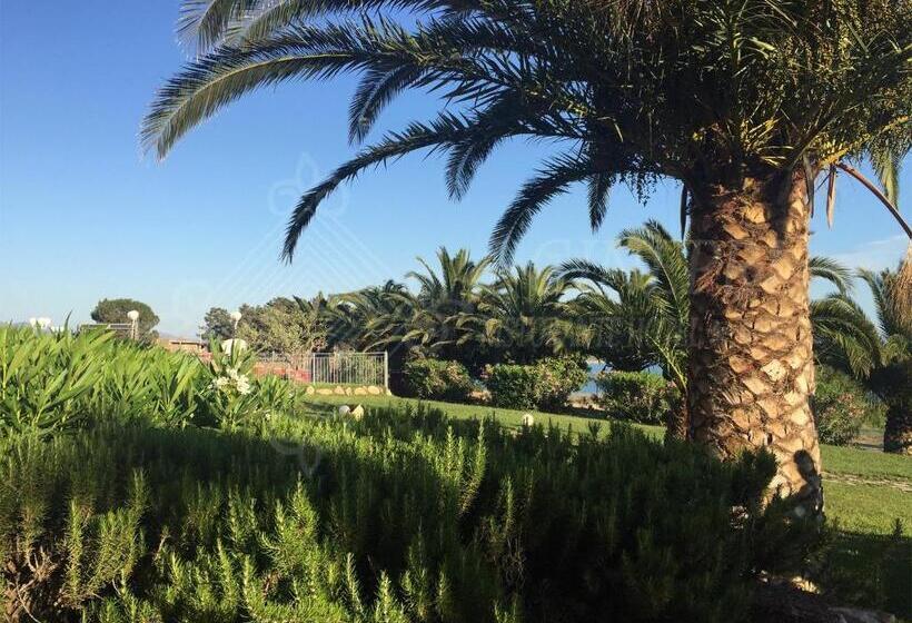 غرفة قياسية مطلّة علي حمام السباحة, I Ginepri