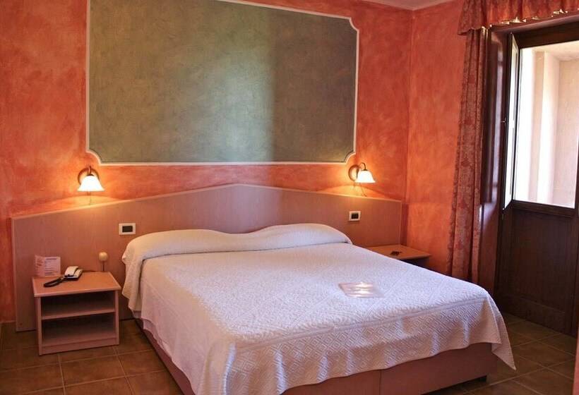 غرفة قياسية, I Ginepri