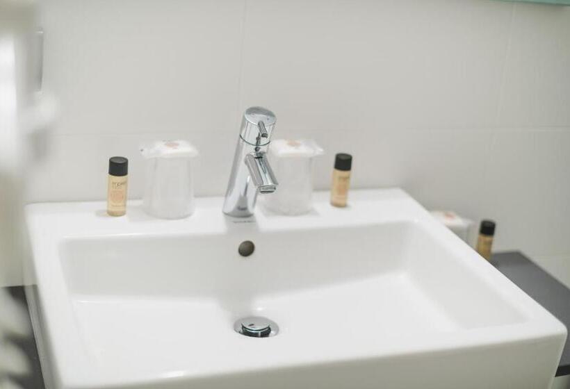 스탠다드 룸 킹사이즈 침대, Kiendl