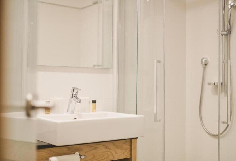 스탠다드 룸 킹사이즈 침대, Kiendl