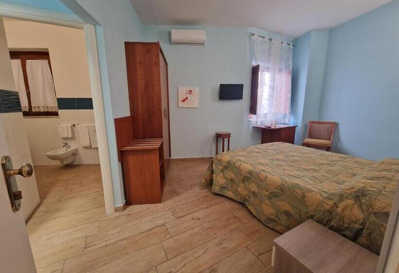 标准三人间, La Conchiglia