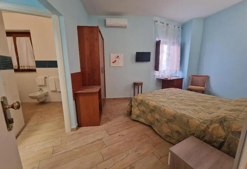 Standard Kolmen Hengen Huone, La Conchiglia