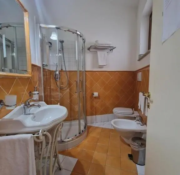 Standard Kolmen Hengen Huone, La Conchiglia