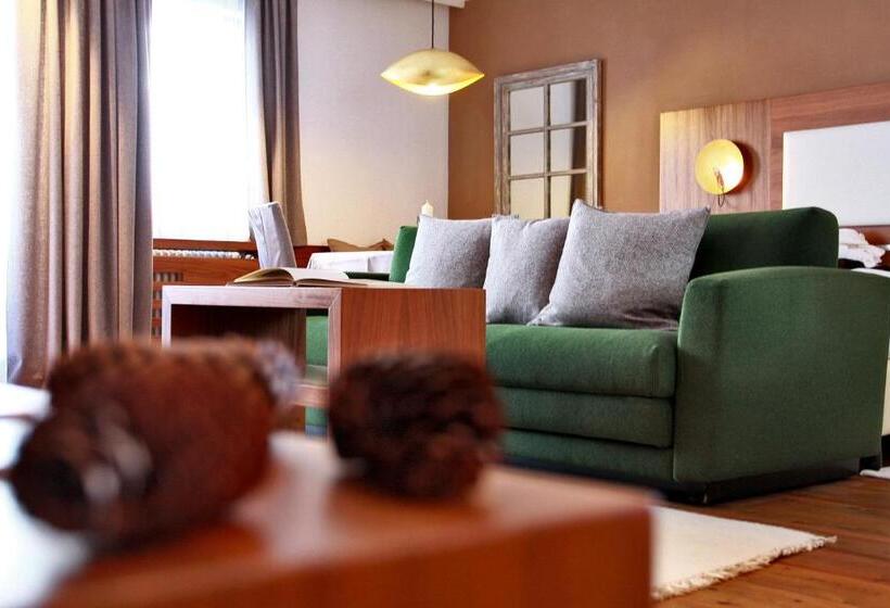 סוויטת ג'וניור, La Majun