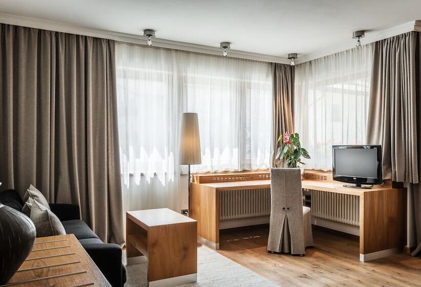 סוויטת ג'וניור, La Majun