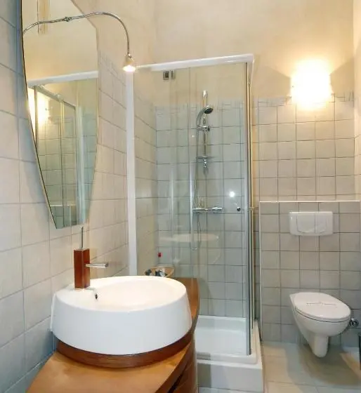 Standard Yhden Hengen Huone, Le Botti