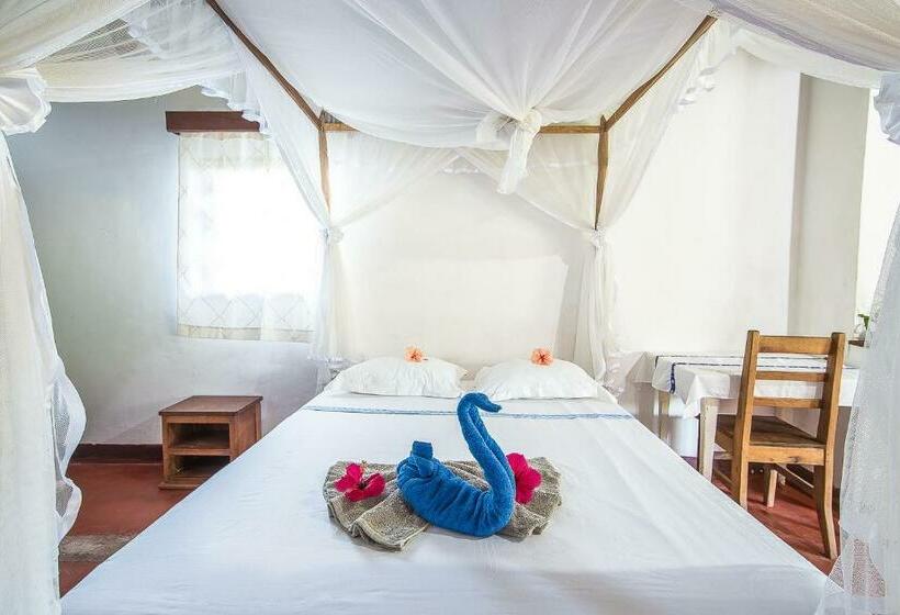 بانگلوی سوپریور, Le Lagon