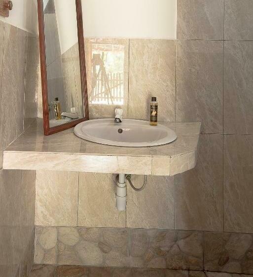 بانگلوی لوکس, Le Lagon