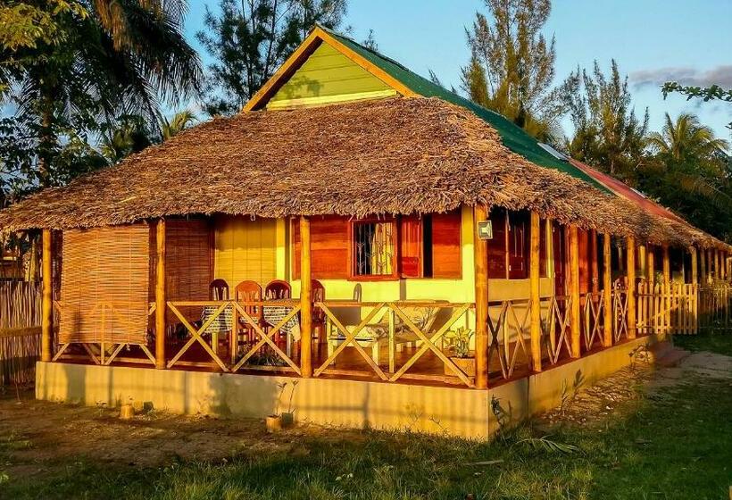 بانگلوی لوکس, Le Lagon