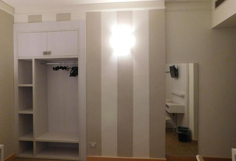 غرفة قياسية مطلّة علي البحر, Oceano