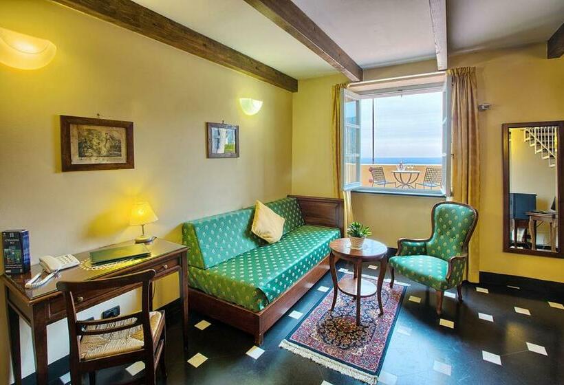 جناح مطلّ علي البحر, Palazzo Vescovile