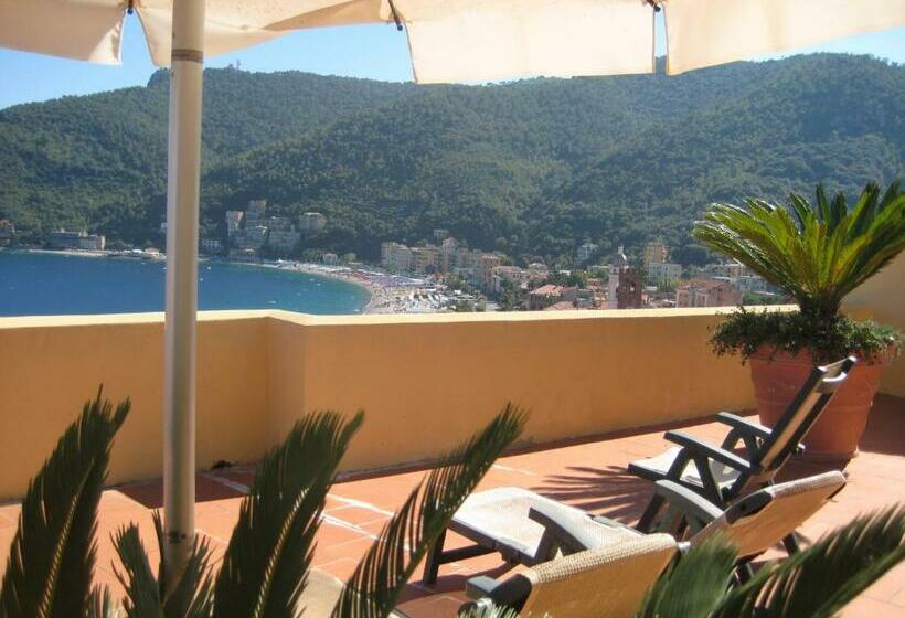 جناح مطلّ علي البحر, Palazzo Vescovile