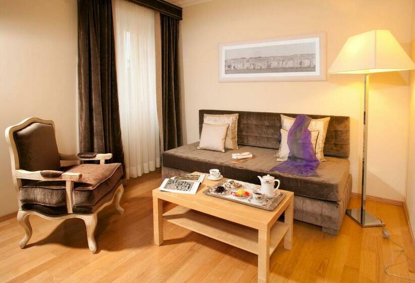 סוויטה, Piccolo Borgo