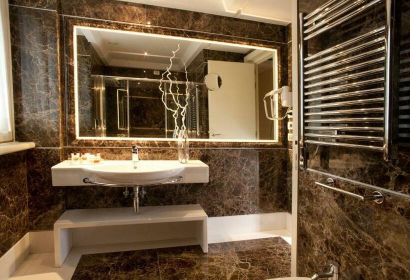 סוויטה, Piccolo Borgo