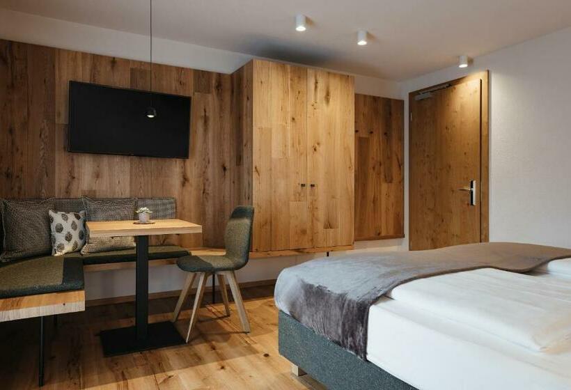 带阳台的豪华间, Pradat