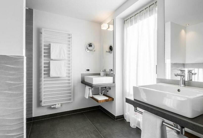 带阳台的豪华间, Pradat