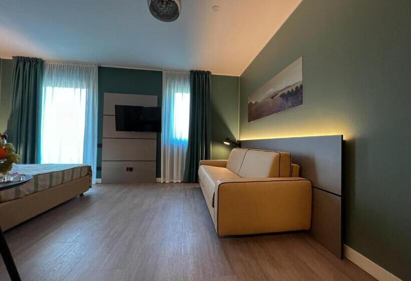 디럭스 트리플 룸, Puccini