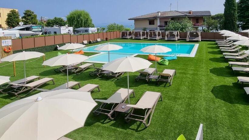 주니어 스위트 풀장 전망, Puccini