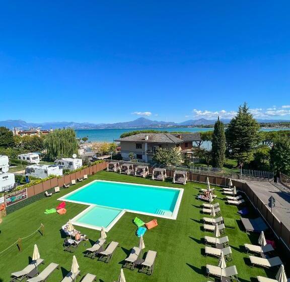 디럭스 4인 룸, Puccini