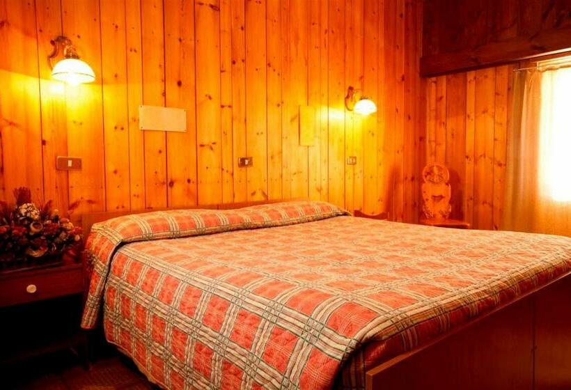 غرفة قياسية مطلة على الجبل, Ristoro Vagneur