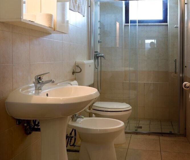 标准三人间, Salento