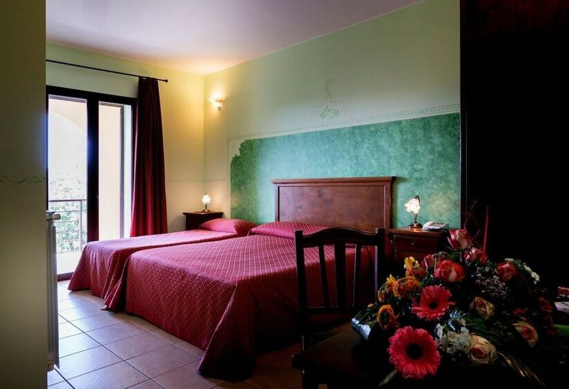 标准三人间, Salento