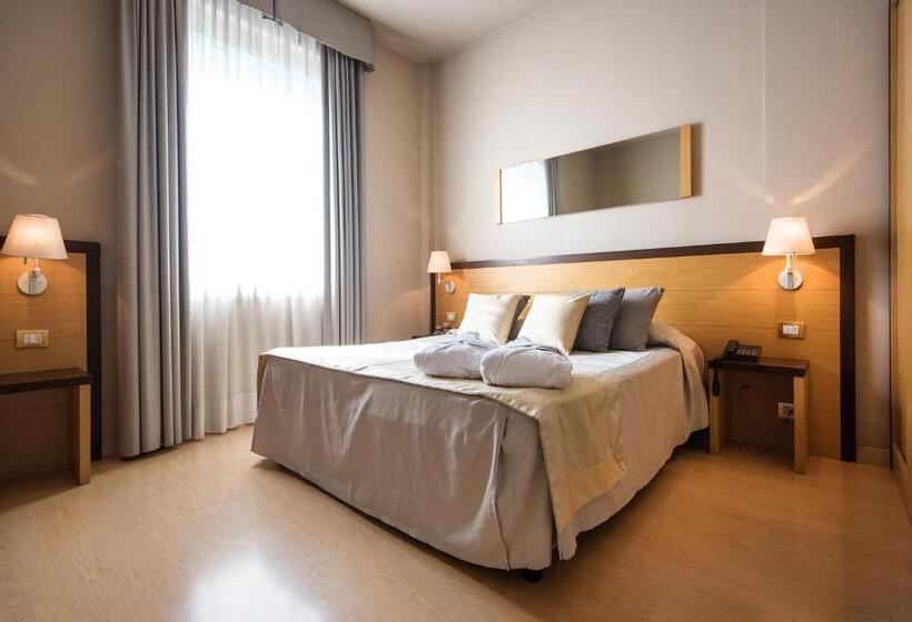 غرفة قياسية ثلاثية, San Martino