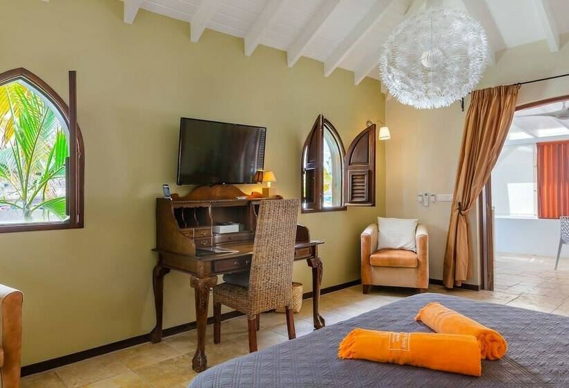 سوئیت با وان آب گرم, Sol E Luna